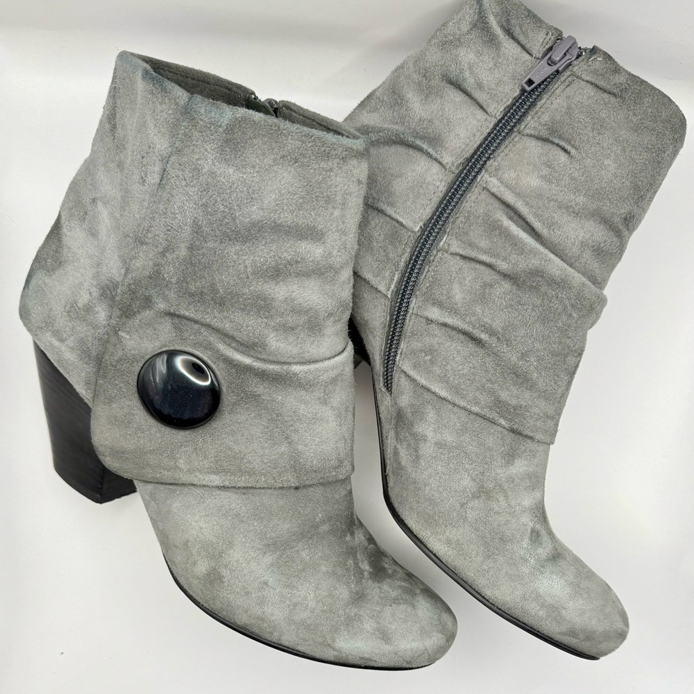 Via Spiga Elegant Gray Suede Ankle Boots with Button Detail